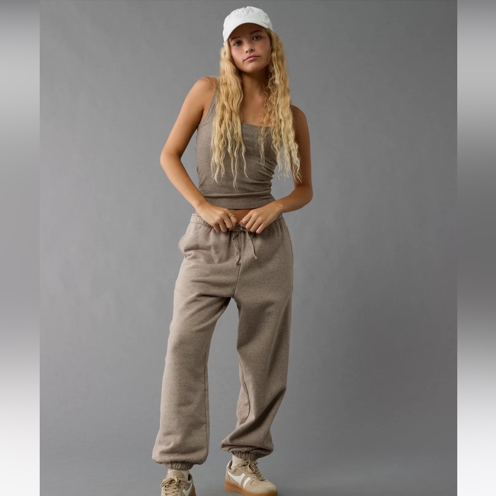 NWT ☕️ AE Everyday Luxe Jogger